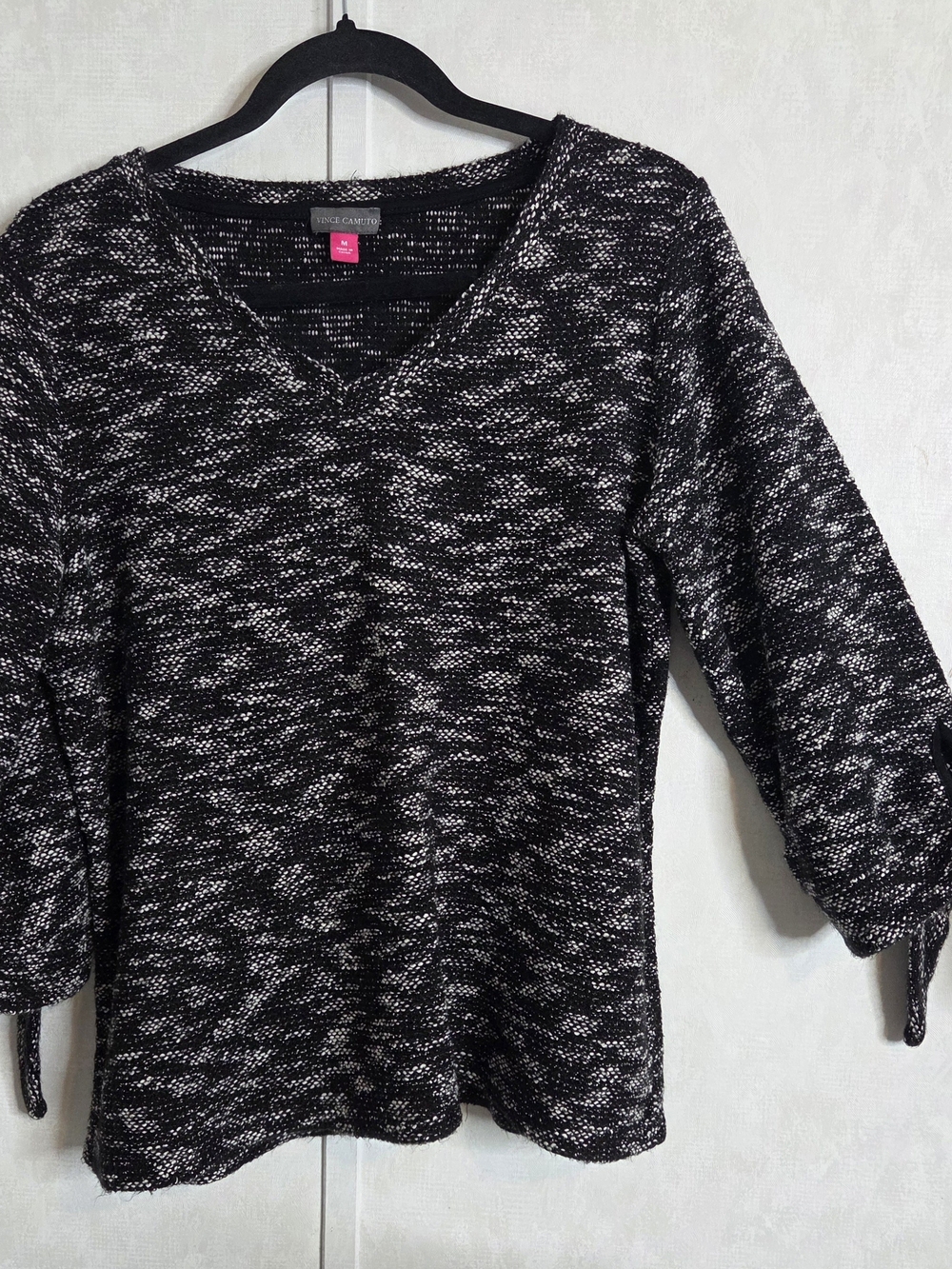 Vince Camuto Size M Women’s Black & White Marled V-Neck Sweater 3/4 Tie Sleeves